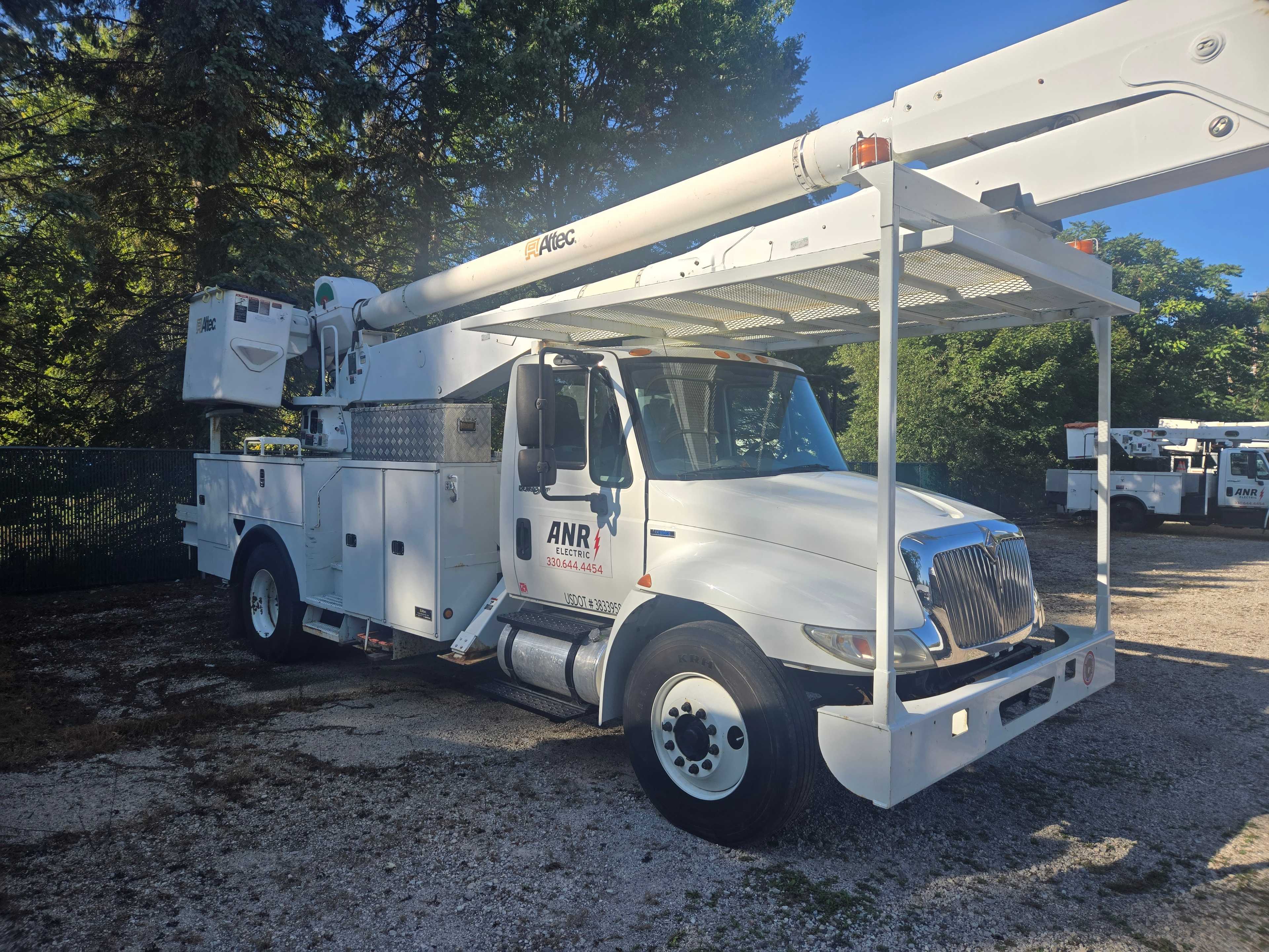 2009 INTERNATIONAL MA065 BUCKET TRUCK - BUCKET TRUCKS