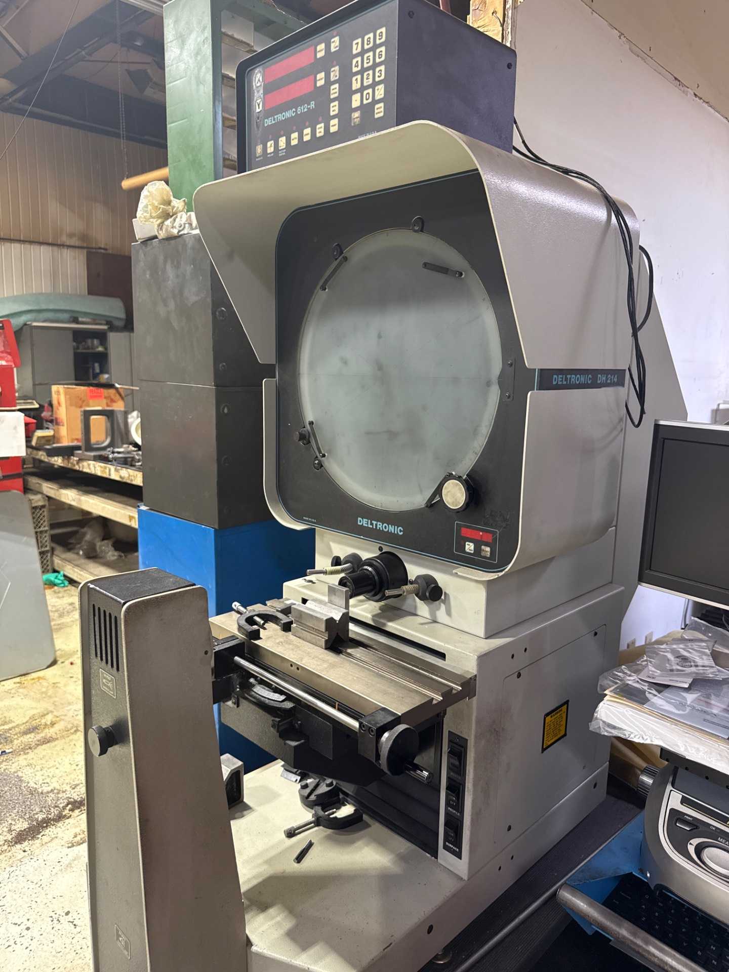 DELTRONIC DH214-612R OPTICAL COMPARATOR 14IN SCREEN, MPC-5 DRO, 20X-50X LENSES, 8X6IN TRAVEL - OPTICAL COMPARATORS