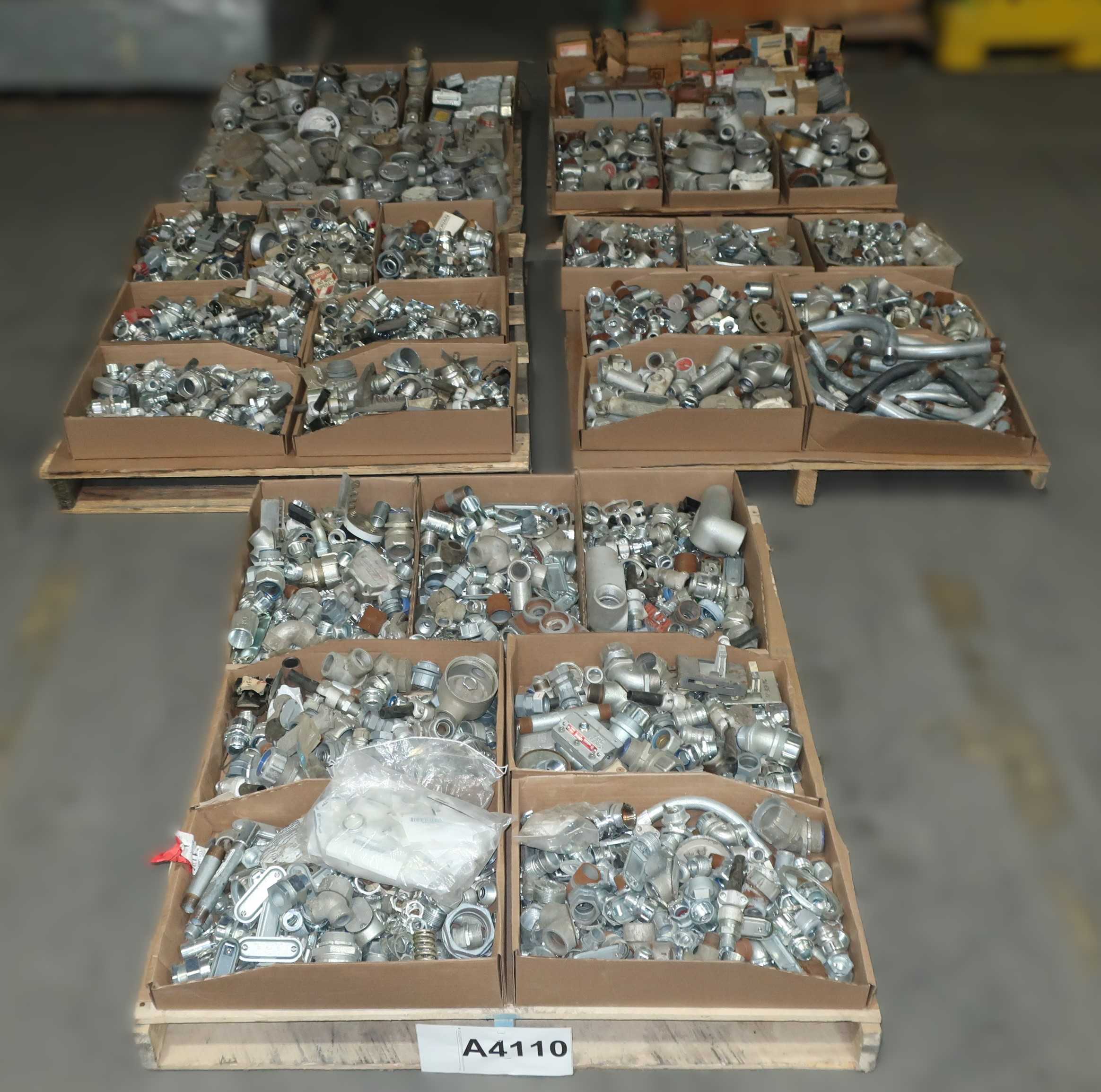 5 PALLETS OF ASSORTED CONDUIT AND CONDUIT FITTINGS, EATON, CROUS HINDS, SQUARE D - CONDUIT FITTING