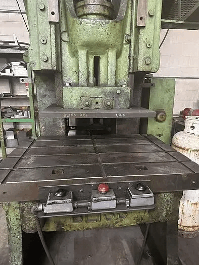 BLISS 28-1/2 M CRANK PRESS, OBI PRESS, TABLE SIZE 46" X 33.5" - MECHANICAL PRESSES
