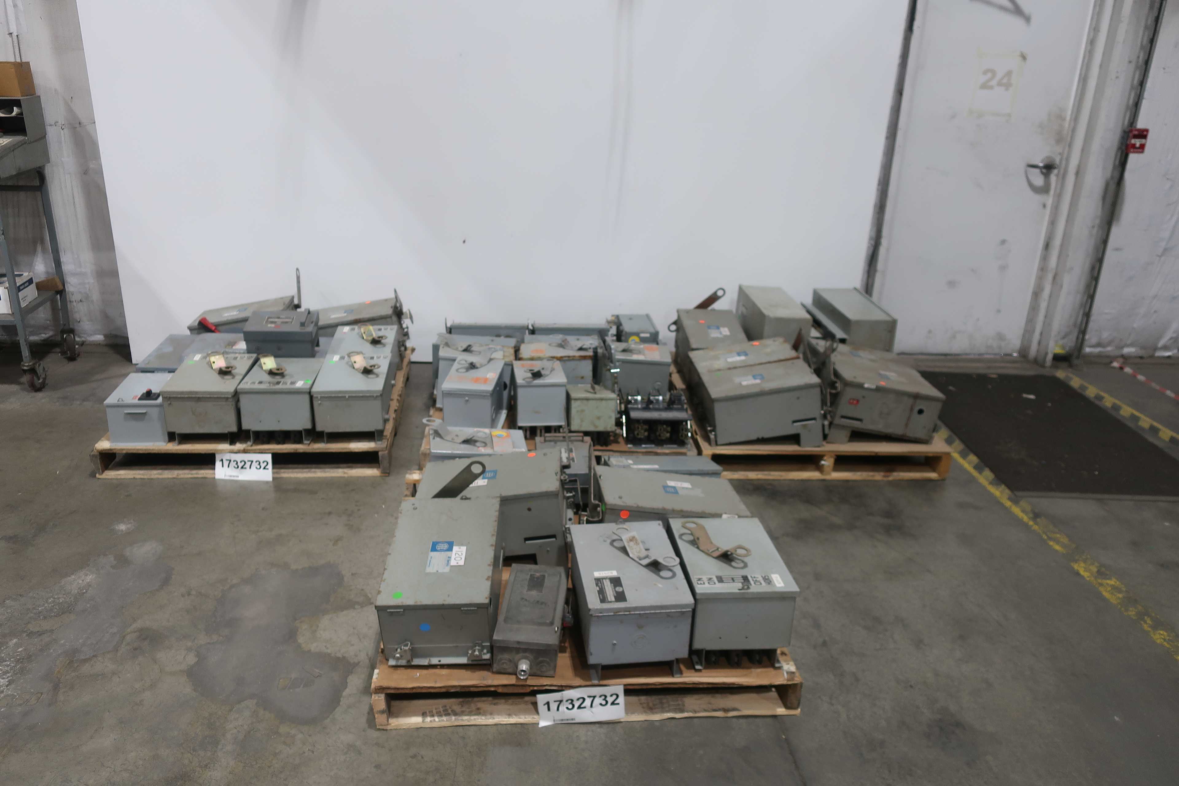 SKU 1732732 - 4 PALLETS OF ASSORTED DISCONNECT SWITCHES - DISCONNECT SWITCHES