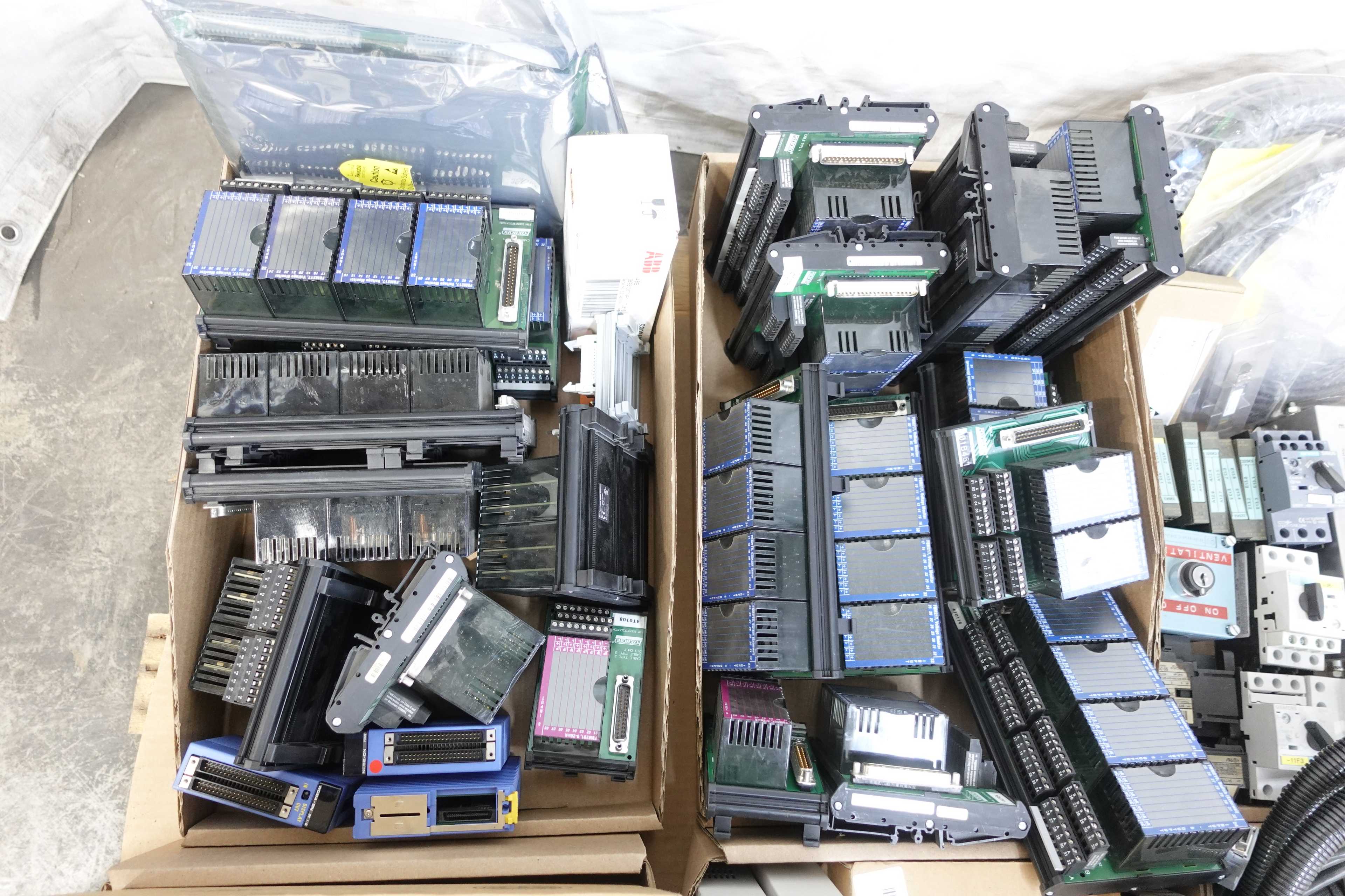 SKU 1728704 - 2 PALLETS OF ASSORTED AUTOMATION - AUTOMATION & CONTROLS