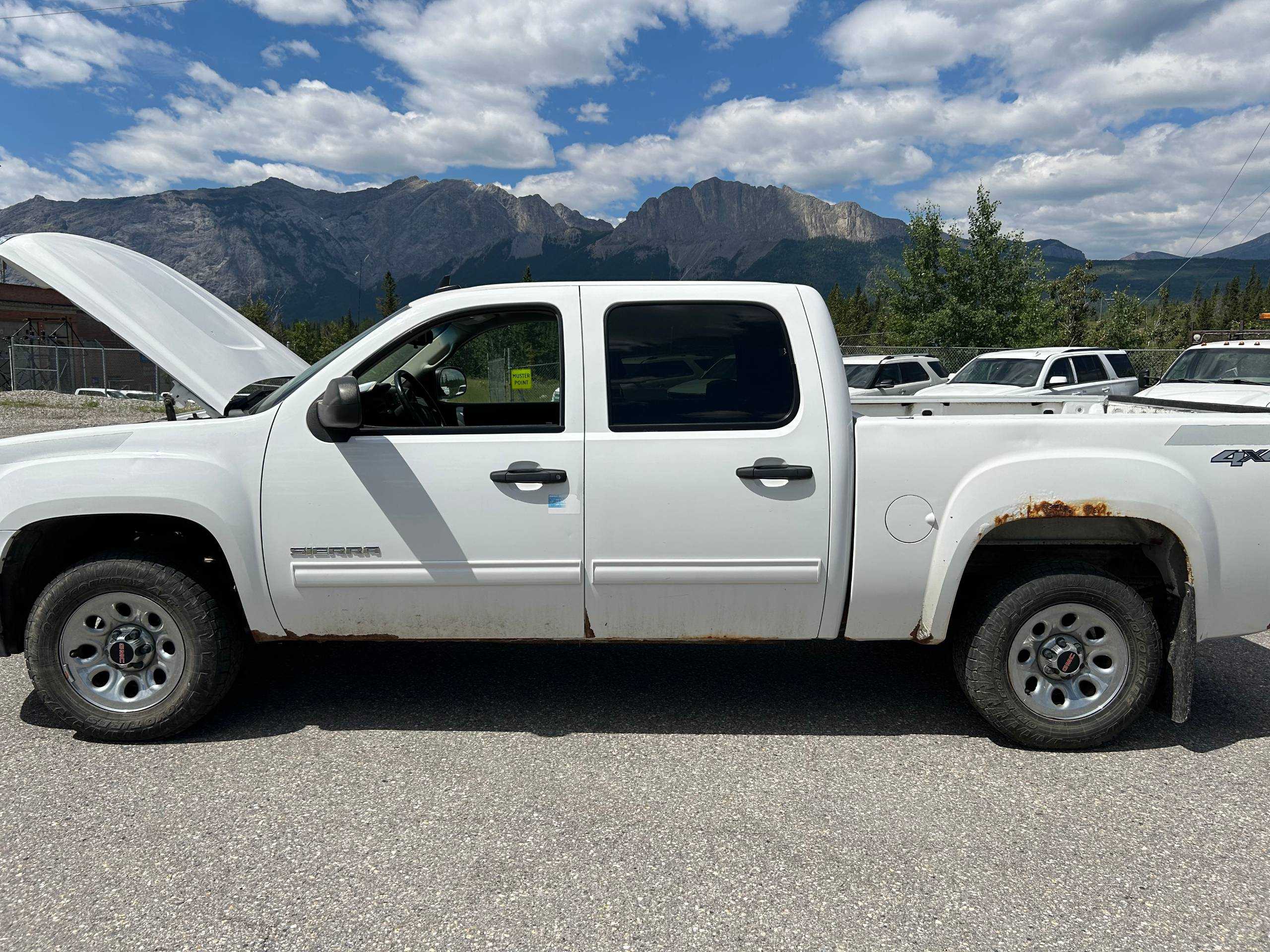 2012 GMC SIERRA 1500 4X4 CREW CAB PICKUP TRUCK - PICKUP TRUCK