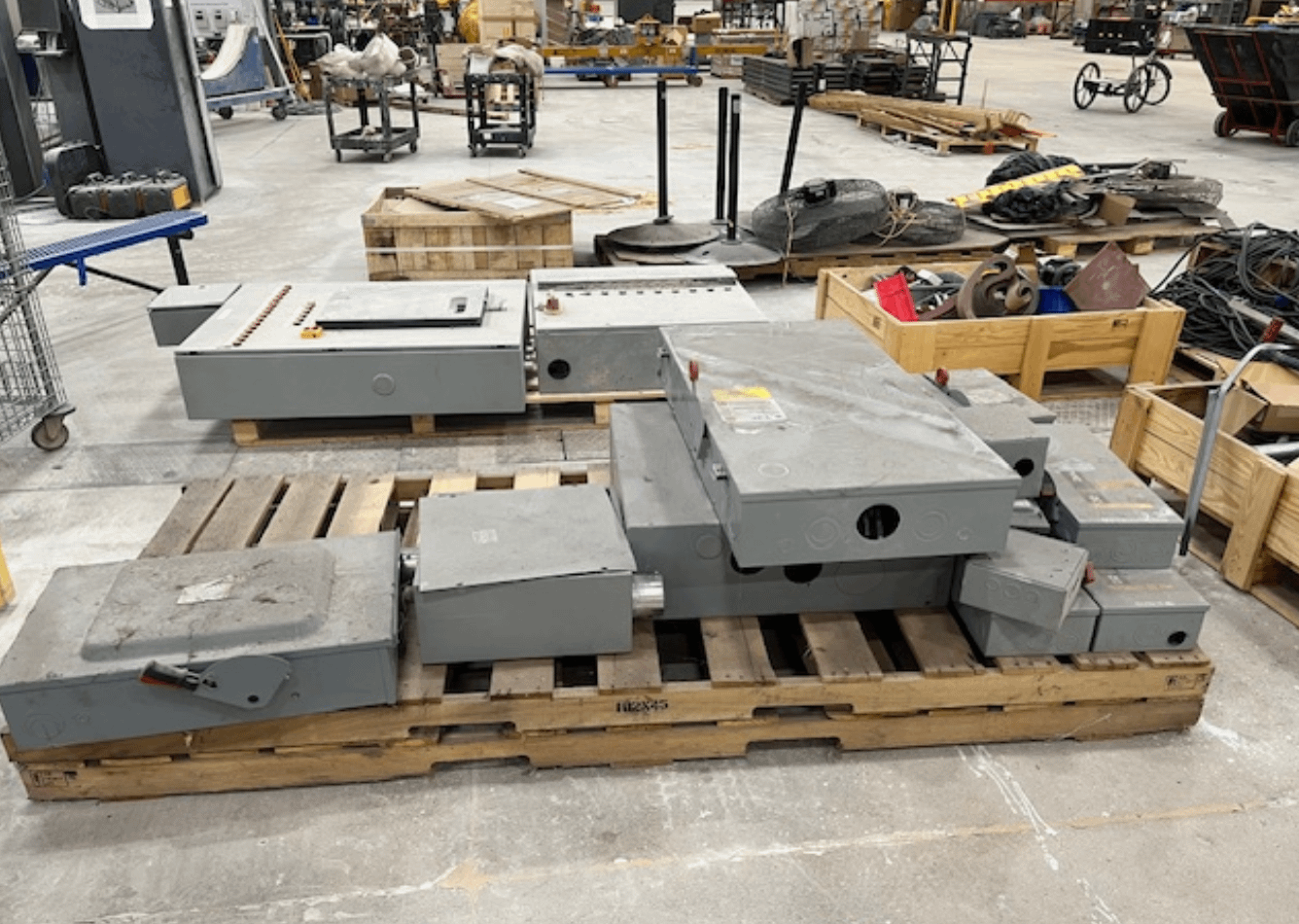 BULK QTY OF ELECTRICAL PANELS - PANELBOARDS