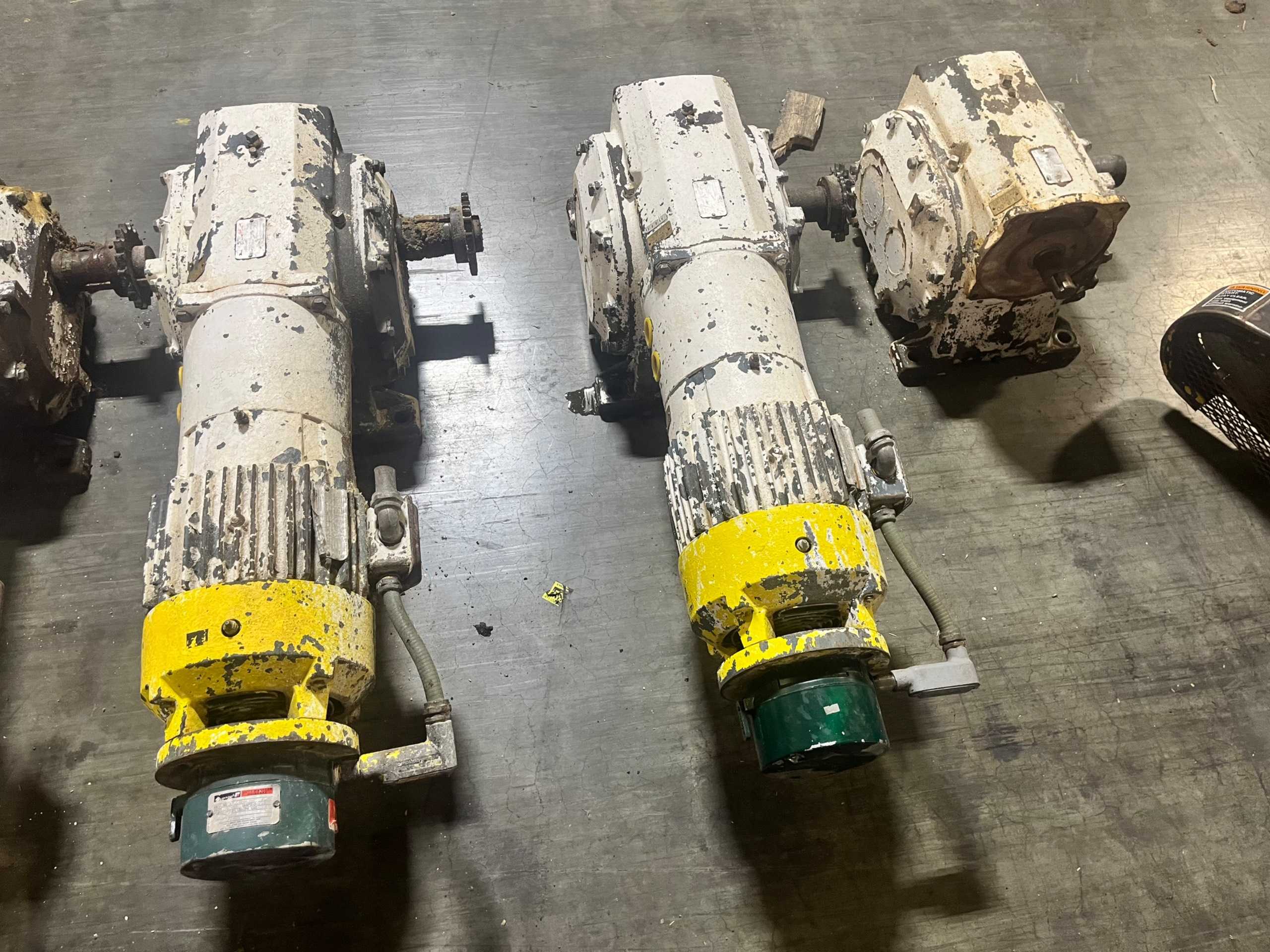 QTY 3: RELIANCE 213CG40A GEARMOTOR - GEARMOTOR