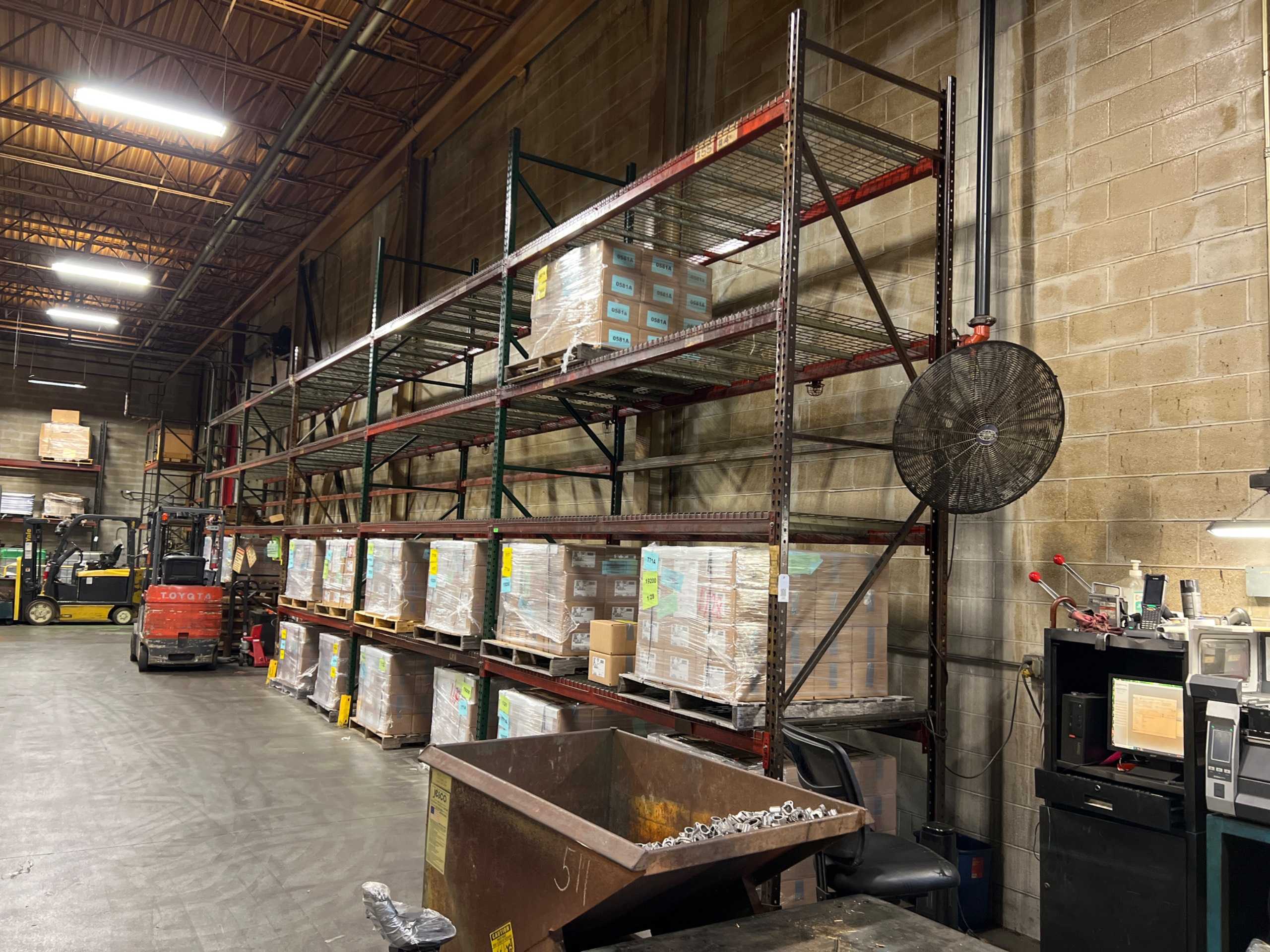 BULK QTY OF PALLET RACKING - PALLET RACKING