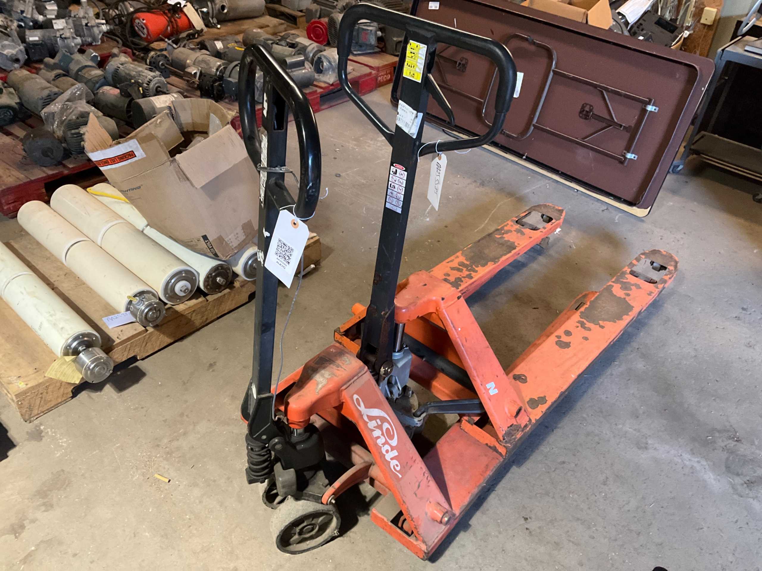 QTY 5: MANUAL PALLET JACK - MANUAL PALLET JACKS