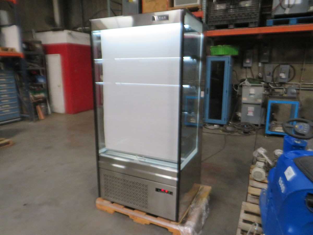 TITAN XTO-40-G BEVERAGE DISPLAY COOLER - FOOD & BEVERAGE