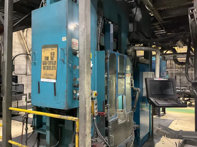 CINCINNATI 175-HC-8 175 TON COMPACTING PRESS - undefined