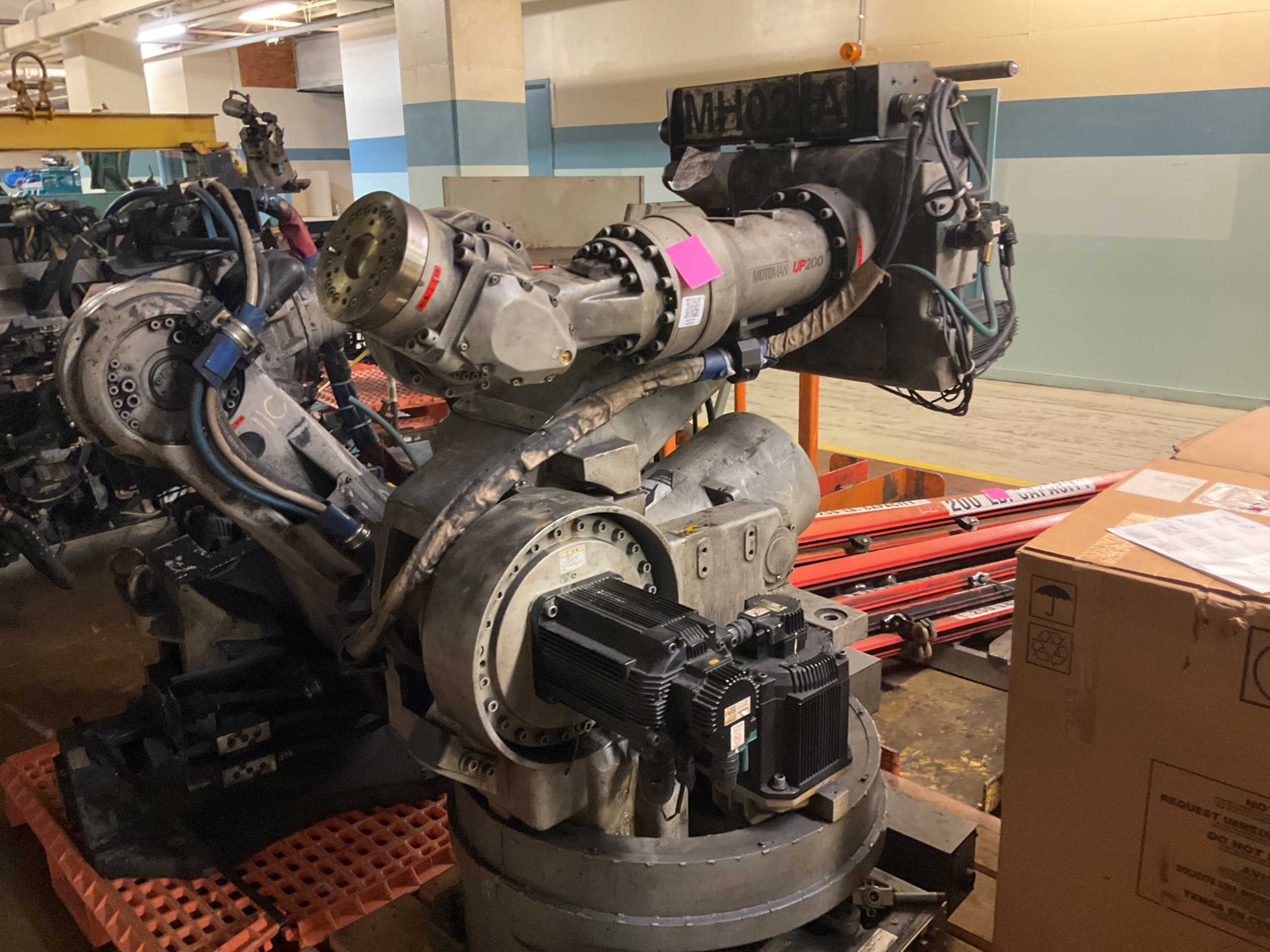 YASKAWA MOTOMAN-UP200 ARTICULATED ROBOT - ARTICULATED ROBOTS