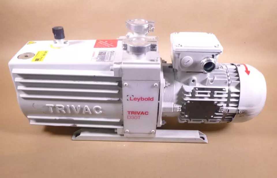 LEYBOLD TRIVAC D30T DUAL STAGE ROTARY VANE VACUUM PUMP - VACUUM PUMP