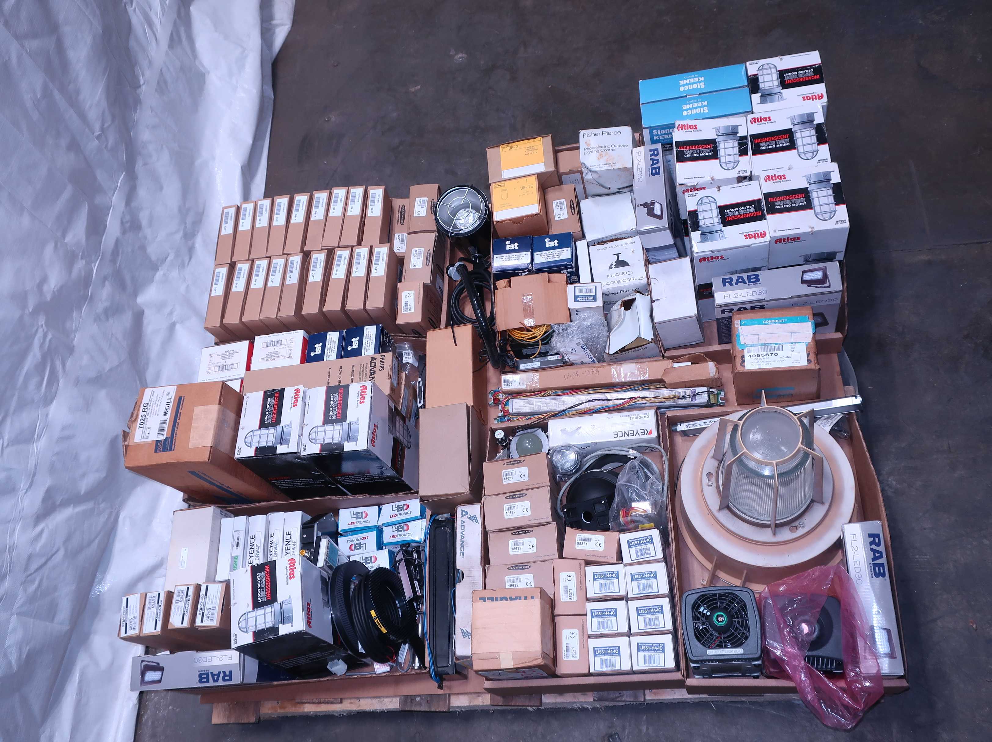 PALLET OF ASSORTED LIGHTING - LIGHTING