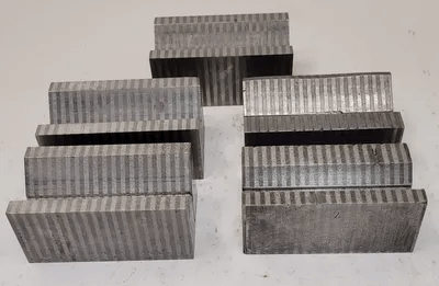 UNKNOWN BRAND MAGNETIC V-BLOCK SET OF 5, H: 1-7/8IN L: 4-3/8IN W: 2-3/8IN DIMENSIONS - MACHINE TOOLING