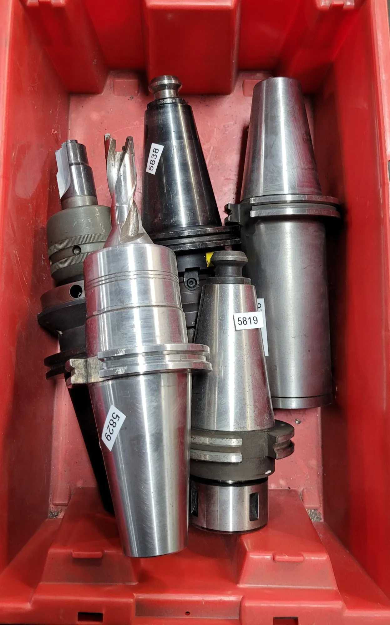 LOT OF 20 CAT 50 TOOL HOLDERS, ERICKSON, SANDVIK, SECO, KENNAMETAL, LYNDEX, SCHUNK, VARIOUS - MACHINING TOOLING & PARTS