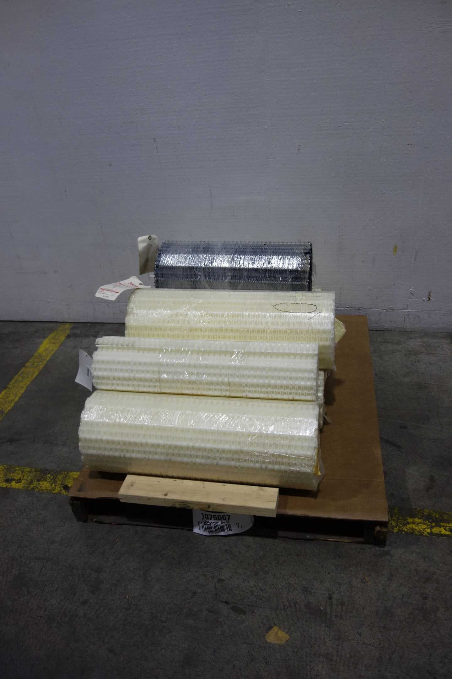 PALLET OF ASSORTED CONVEYOR BELTS - CONVEYOR PARTS