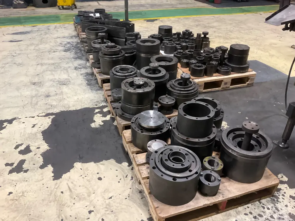 BULK QTY OF TOOLING FOR CINCINNATI 220-DCII-6 PRESS - undefined