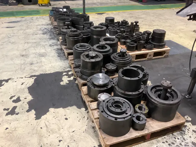 BULK QTY OF TOOLING FOR CINCINNATI 220-DCII-6 PRESS - undefined