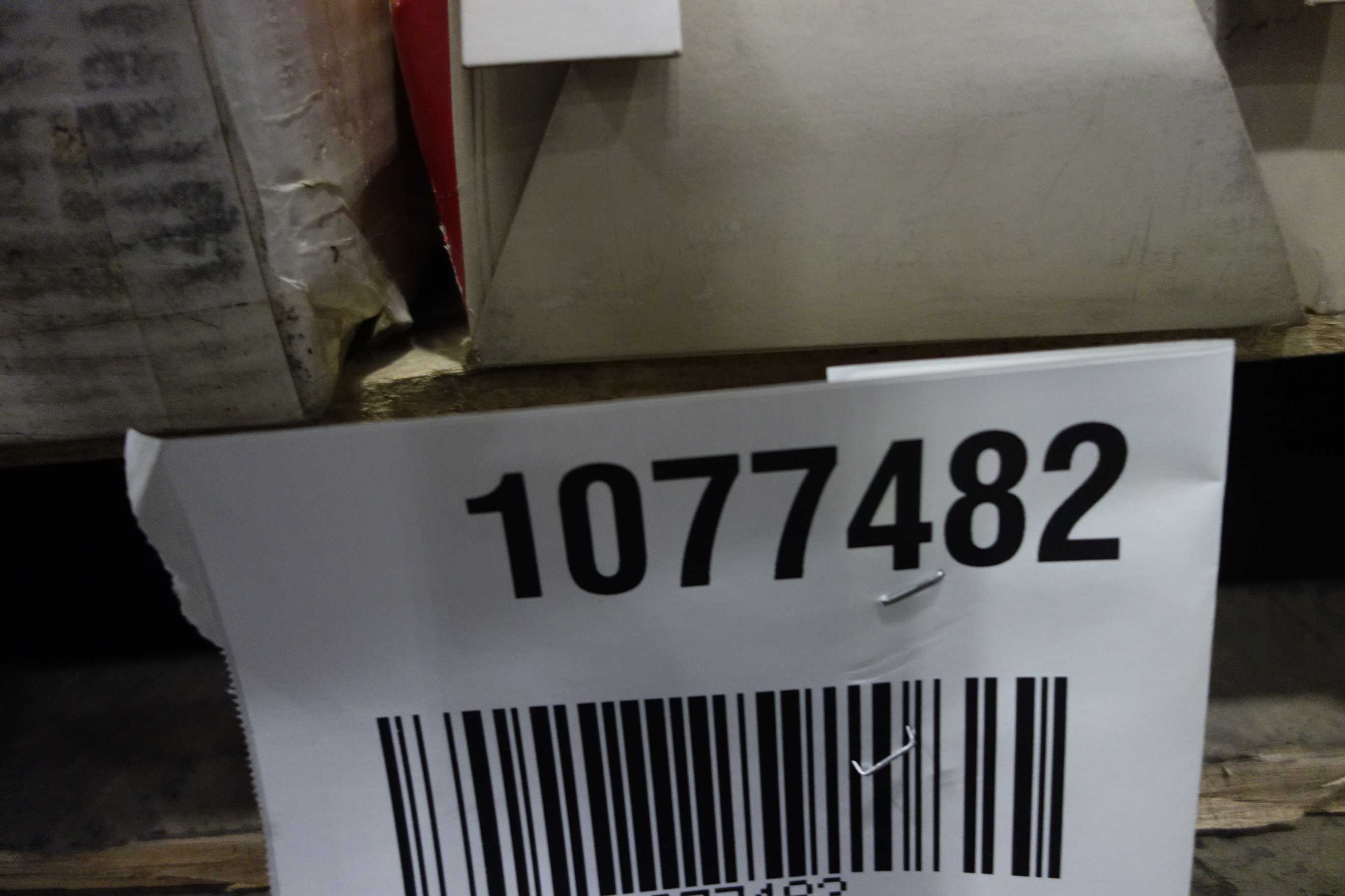 4 PALLETS OF ASSORTED LIGHTING FIXTURES AND ACCESSORIES - LIGHTING