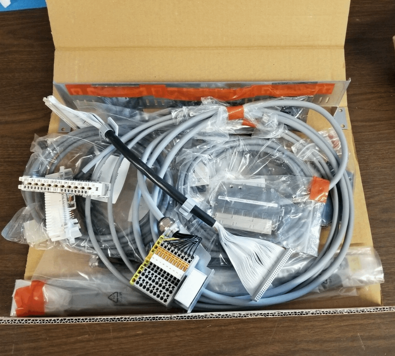 ABB ETL600-100-2 UNIVERSAL DIGITAL POWER LINE CARRIER - TELECOMMUNICATION