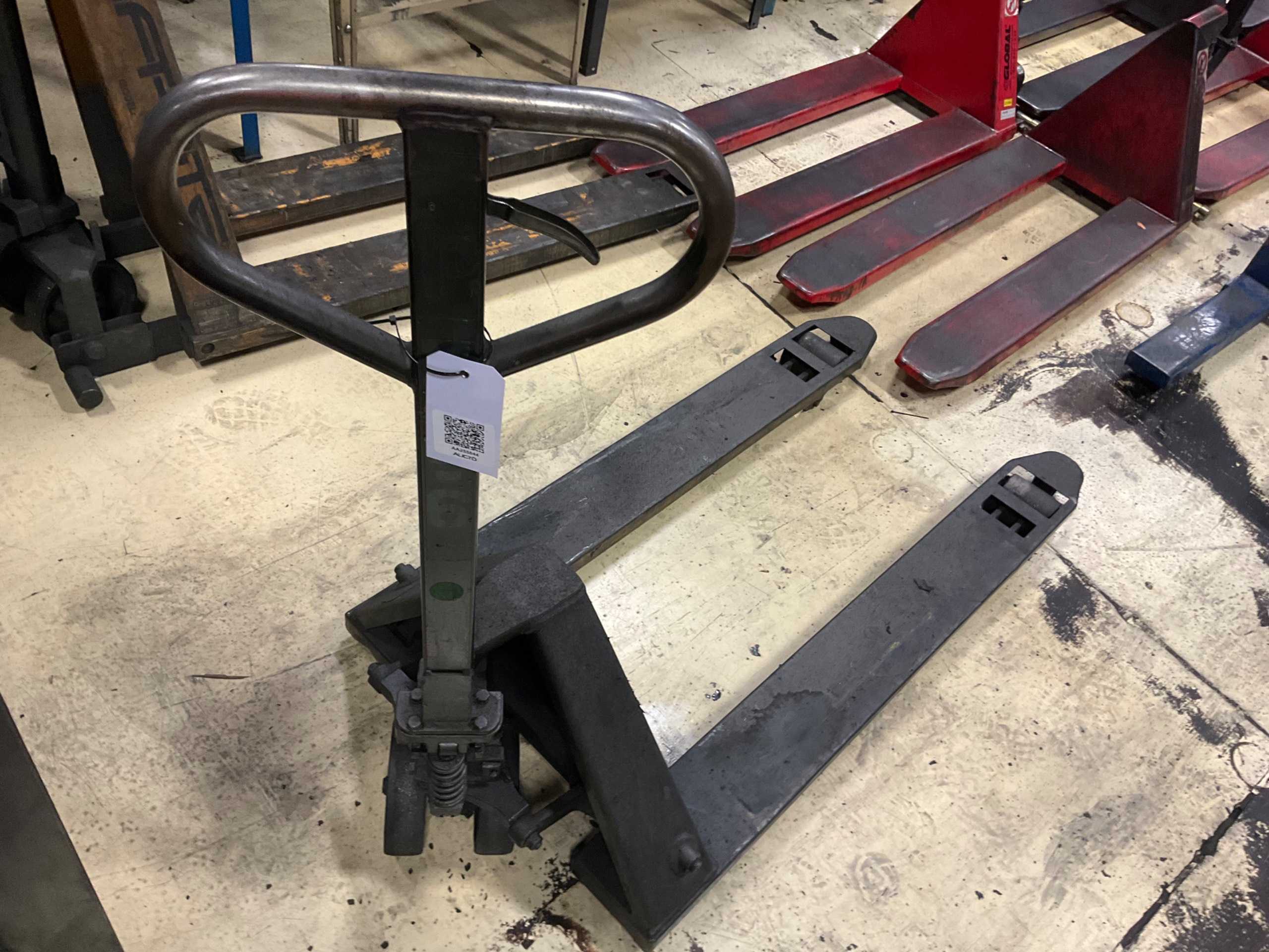 QTY 2: MANUAL PALLET JACK - MANUAL PALLET JACKS