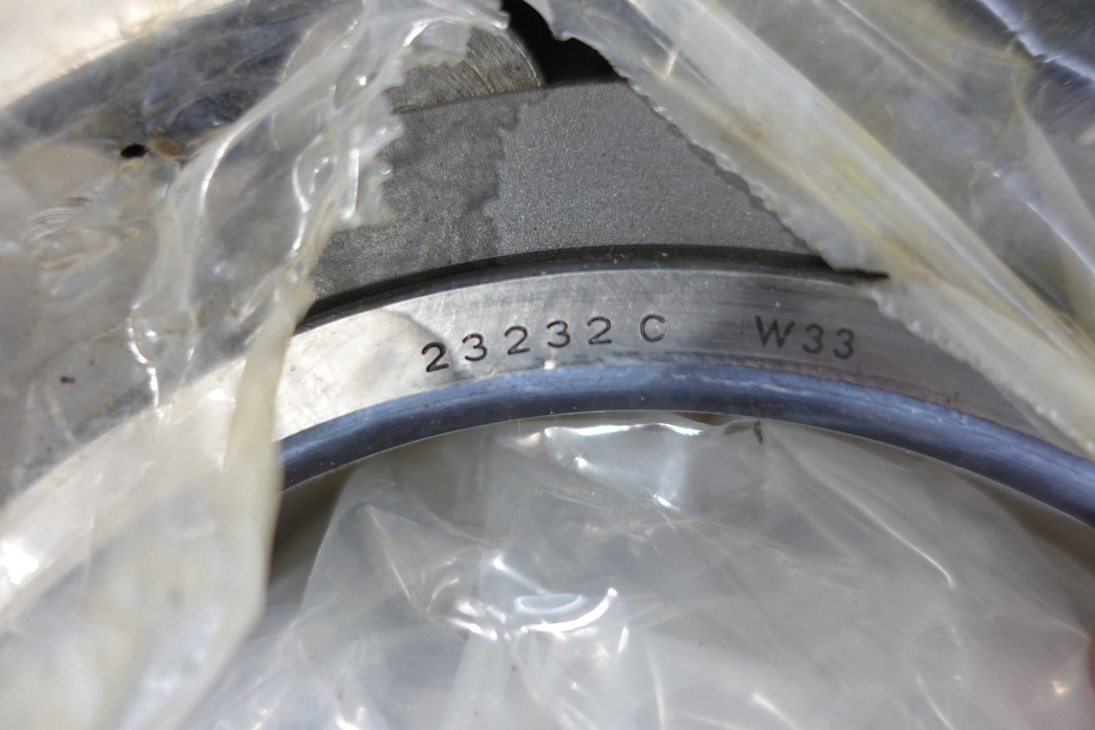 SKU 1739357 - PALLET OF SKF ROLLER BEARINGS - BEARINGS