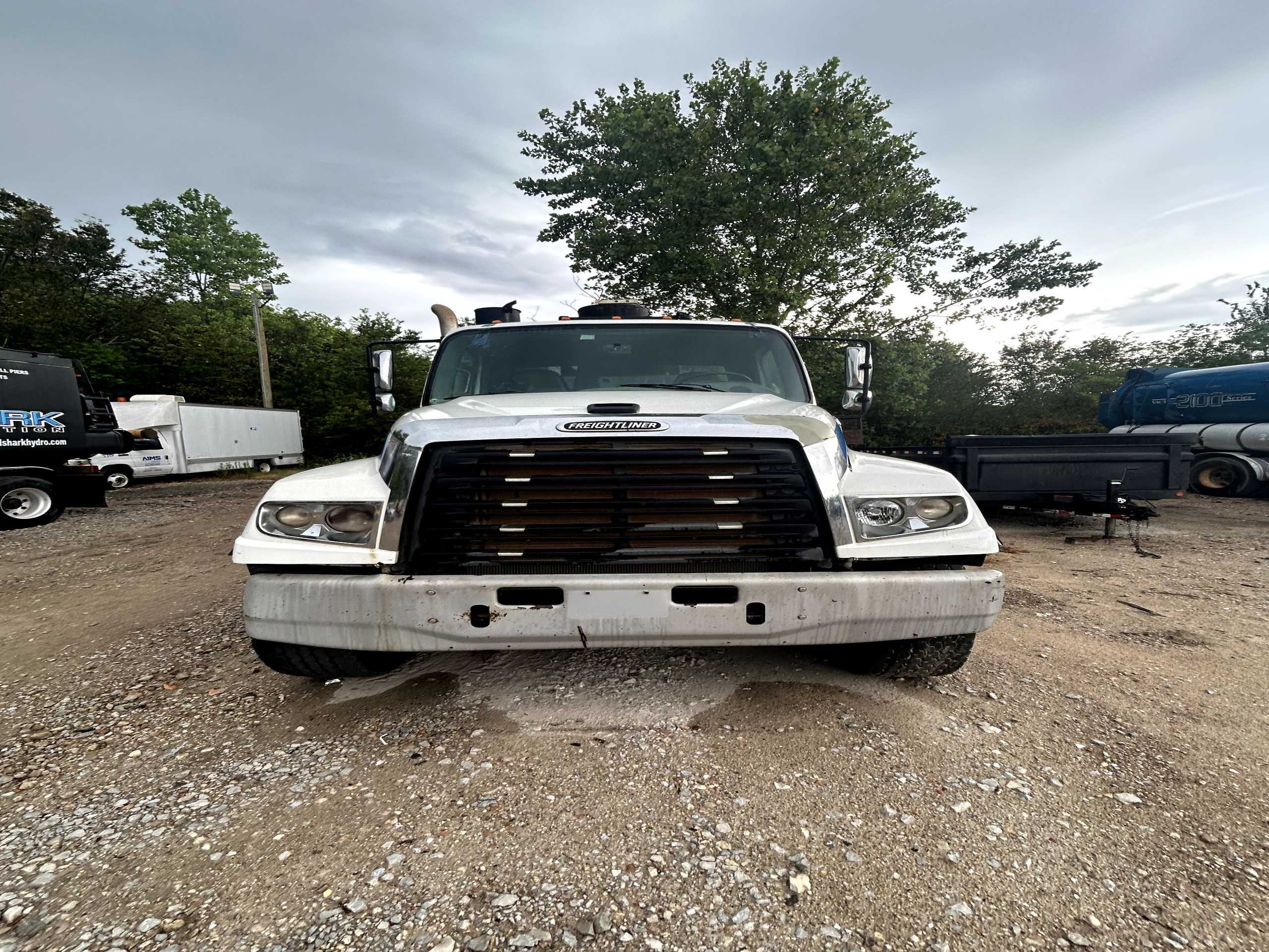 2013 LANDSHARK HYDRO-EXCAVATION TRUCK - FREIGHTLINER - HYDRO EXCAVATOR TRUCKS