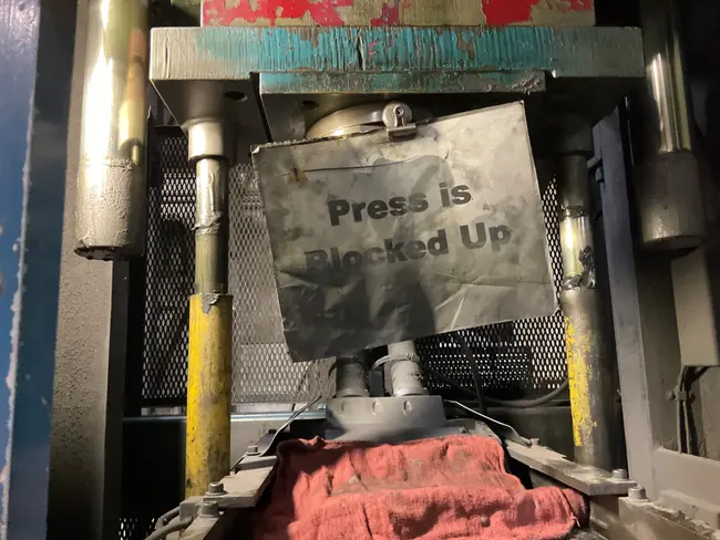 CINCINNATI 175-HC-8 175 TON COMPACTING PRESS - undefined