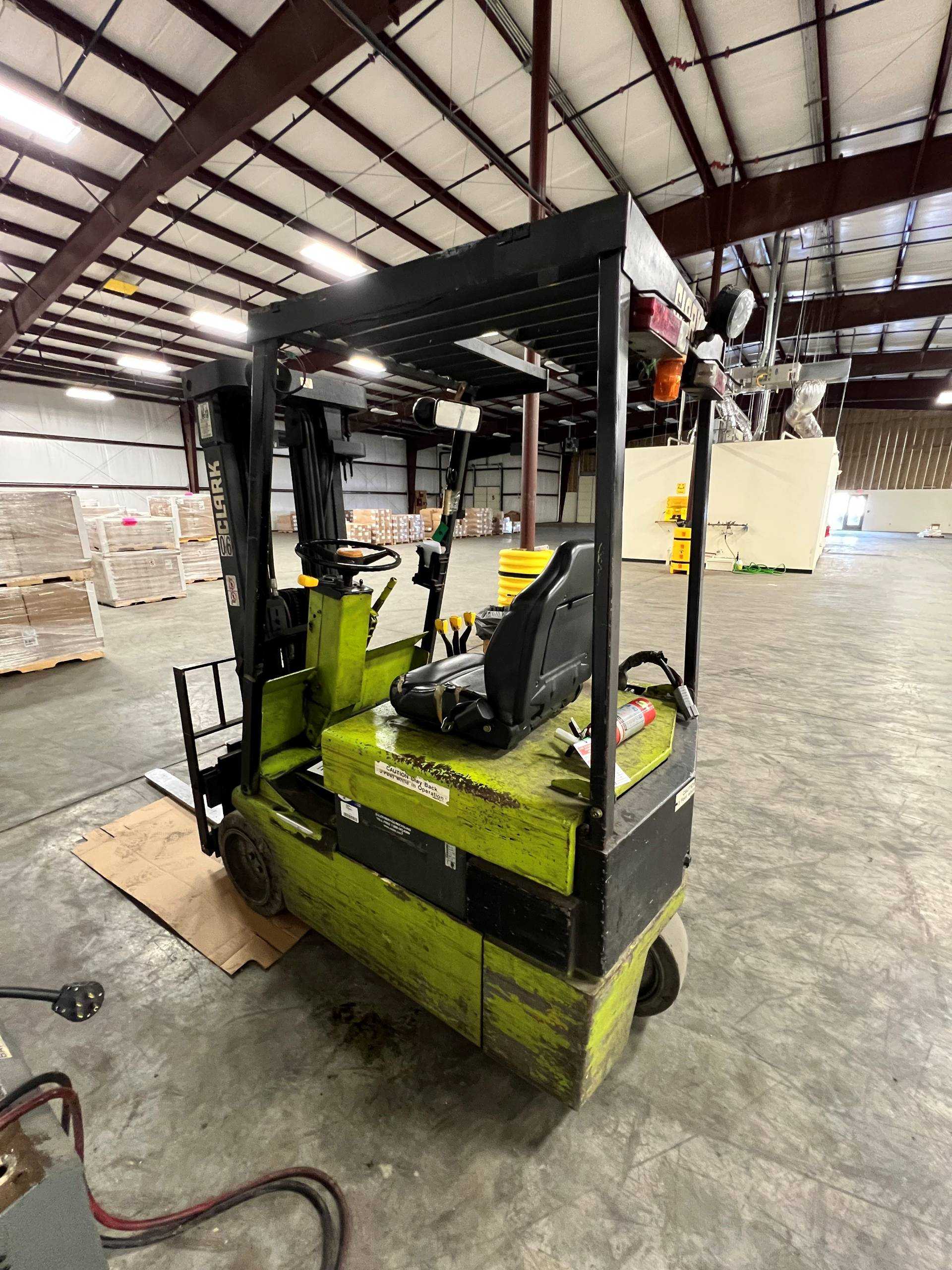 2000 CLARK TM17 TYPE E SIT-DOWN FORKLIFT - SIT-DOWN FORKLIFTS