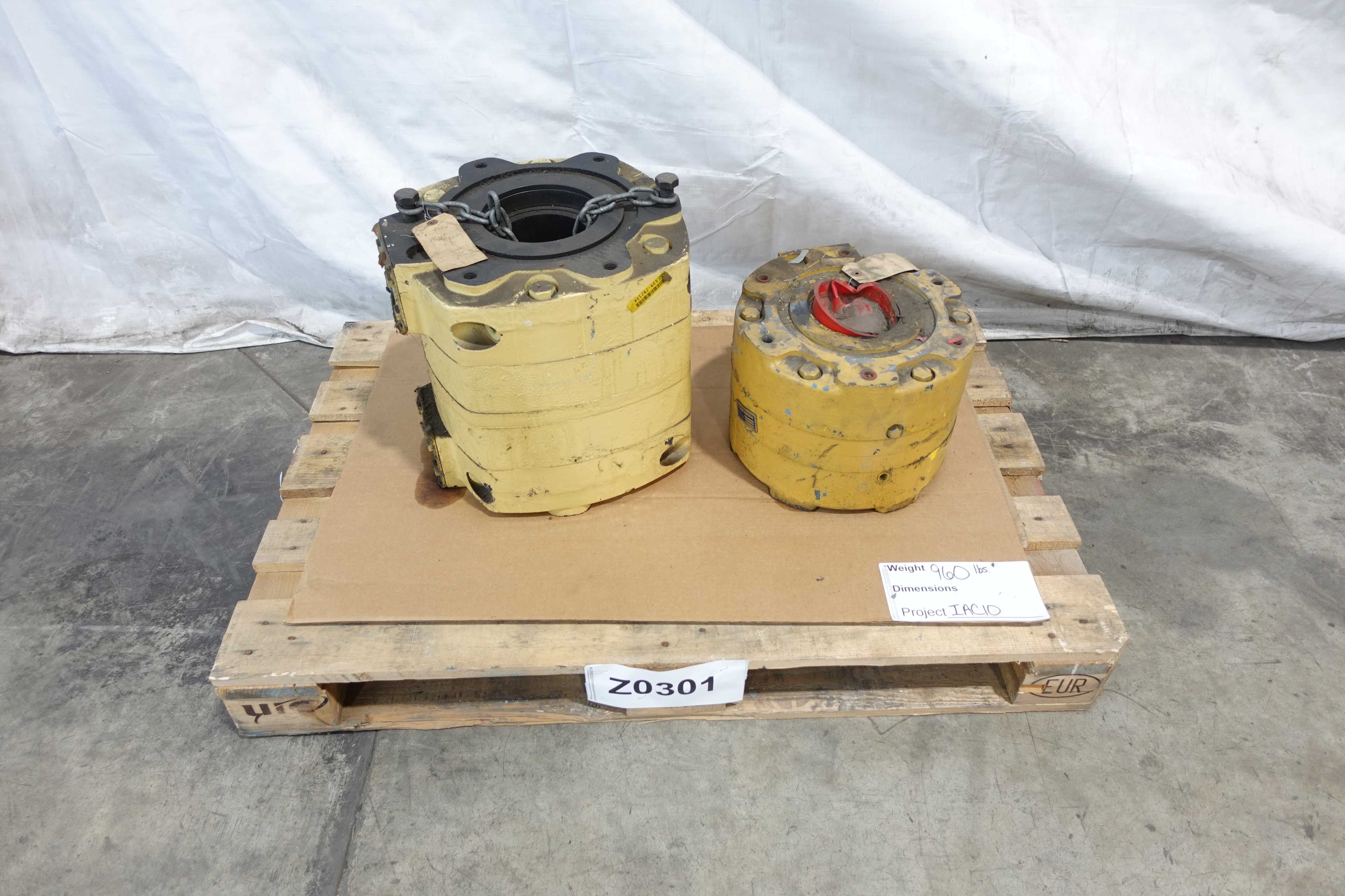 LOT OF 2 HYDRAULIC MOTORS - HYDRAULIC MOTOR