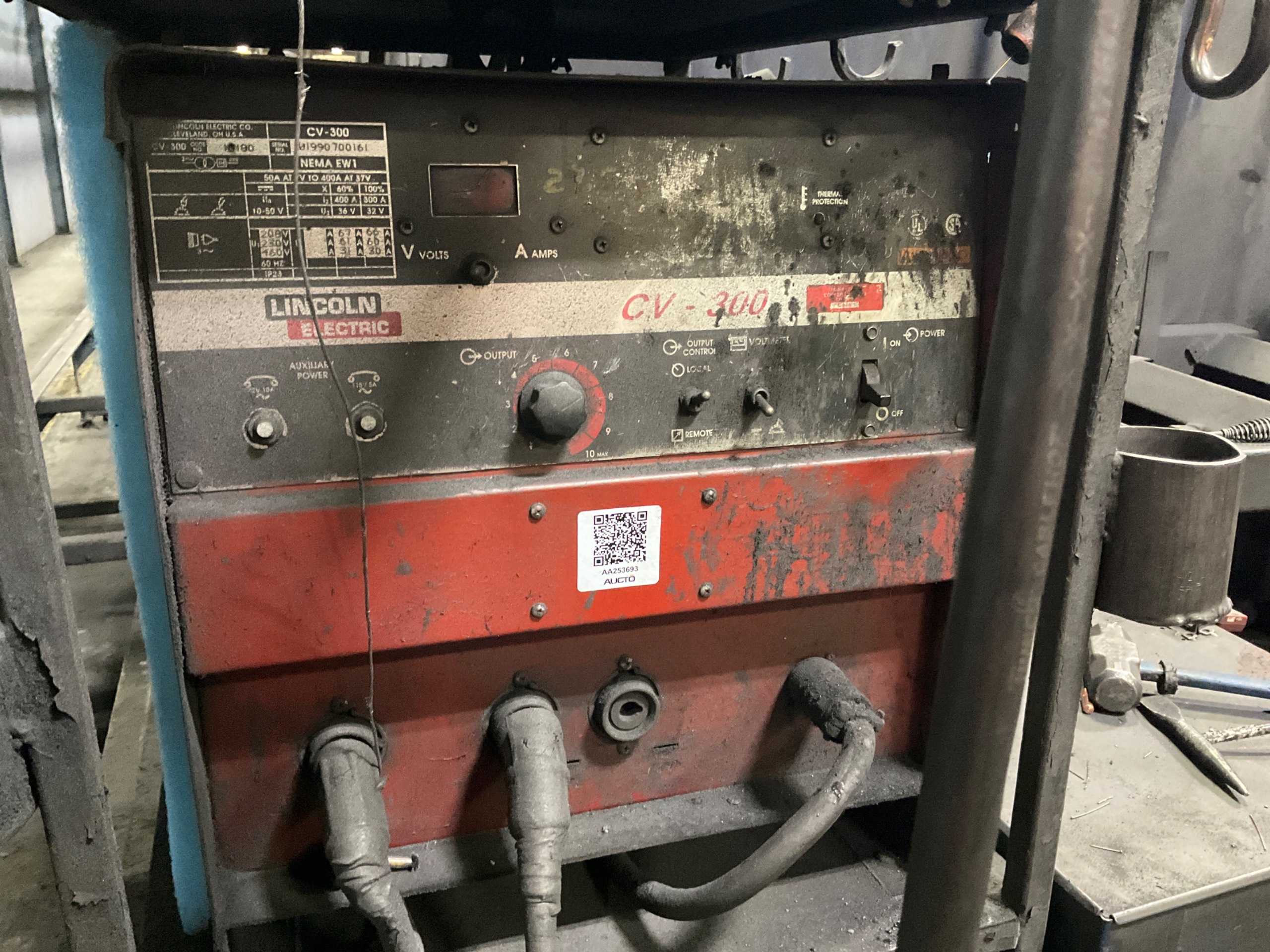 LINCOLN ELECTRIC CV-300 WELDER - WELDERS