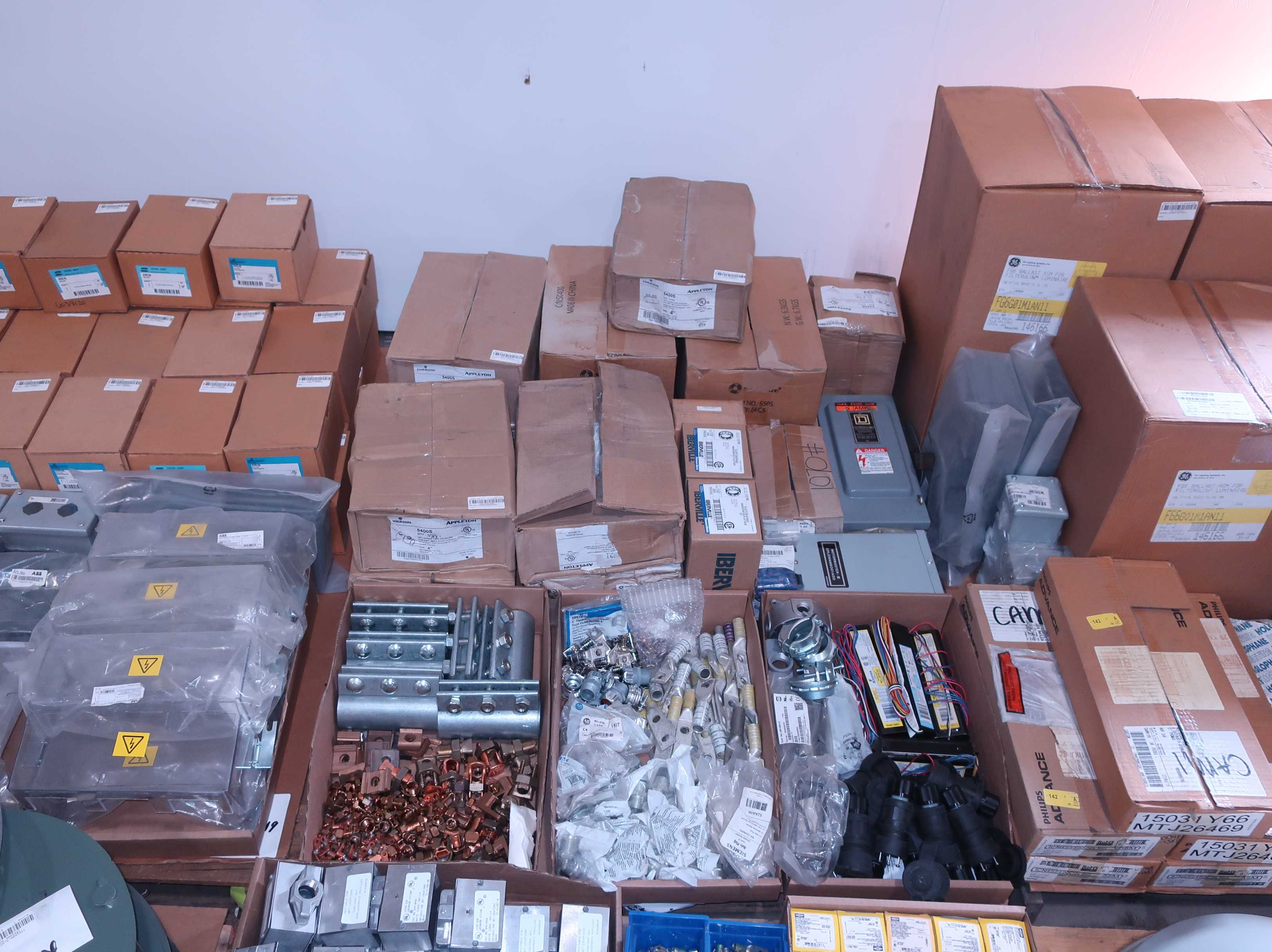 6 PALLETS OF ASSORTED ELECTRICAL LIGHTING AND CONDUIT - LIGHTING