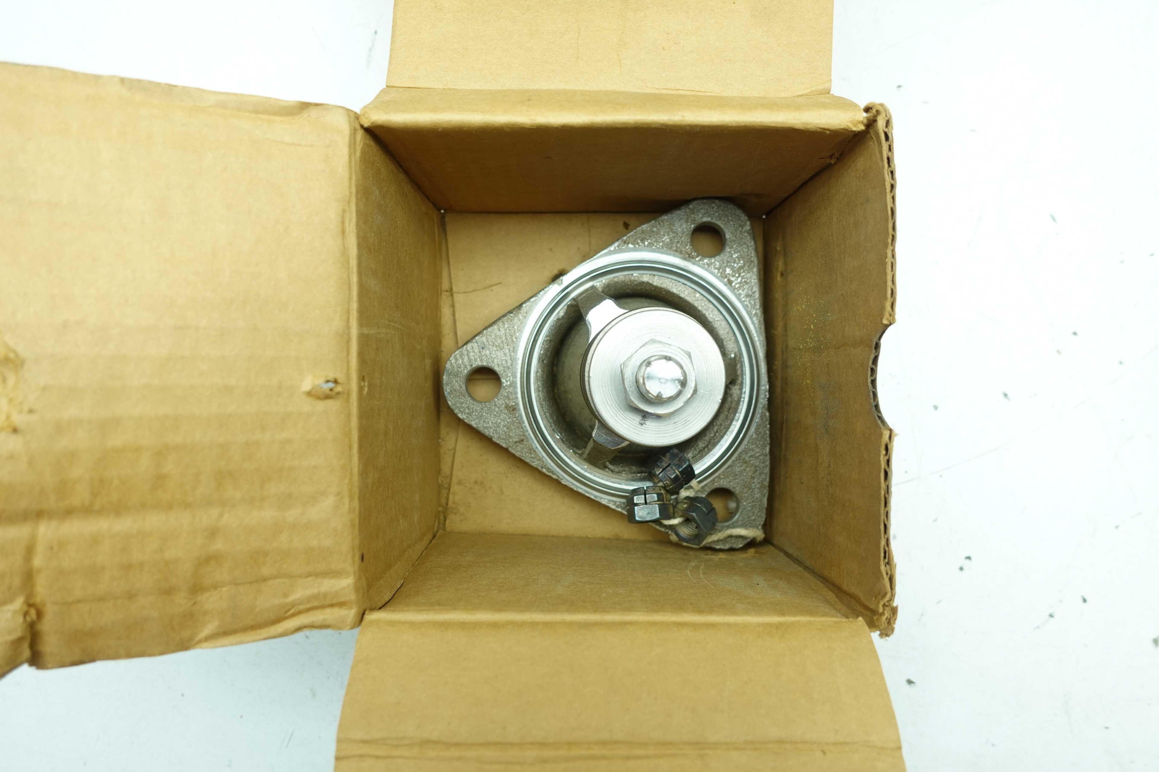 SKU 1079589 - LOT OF 7 ECODYNE 69-001 GRAVER SPRAY VALVES - VALVES