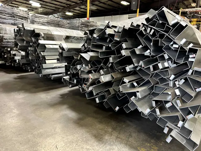 BULK QTY OF ROLLER RACKING W/ BEAMS - undefined