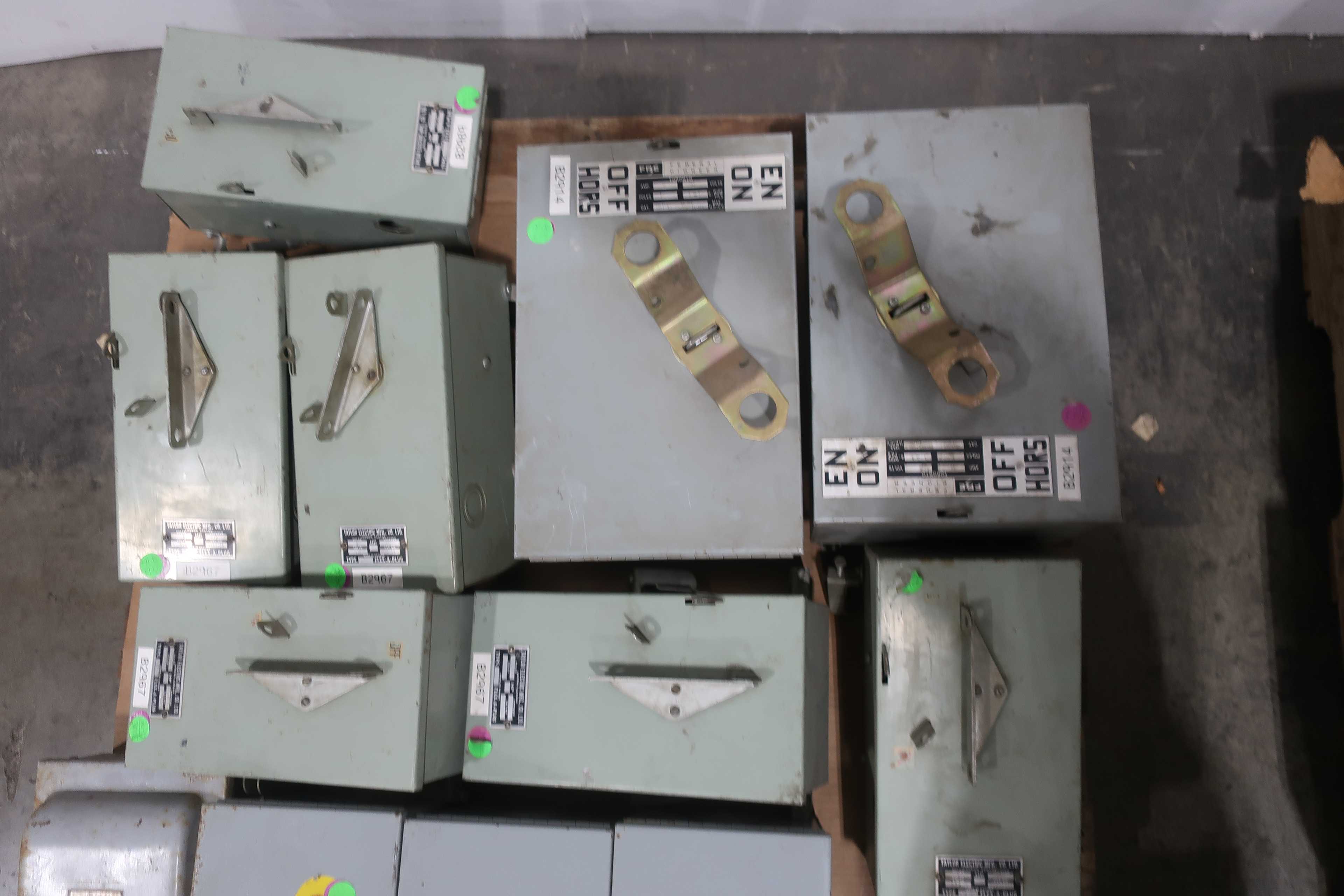 SKU 1732624 - 2 PALLETS OF ASSORTED DISCONNECT SWITCHES - DISCONNECT SWITCHES