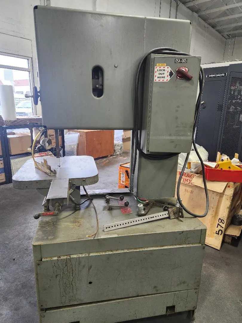GROB 4V-24 BAND SAW W/ 24'' THROAT DEPTH, BUILT-IN BLADE WELDER - VERTICAL BAND SAWS