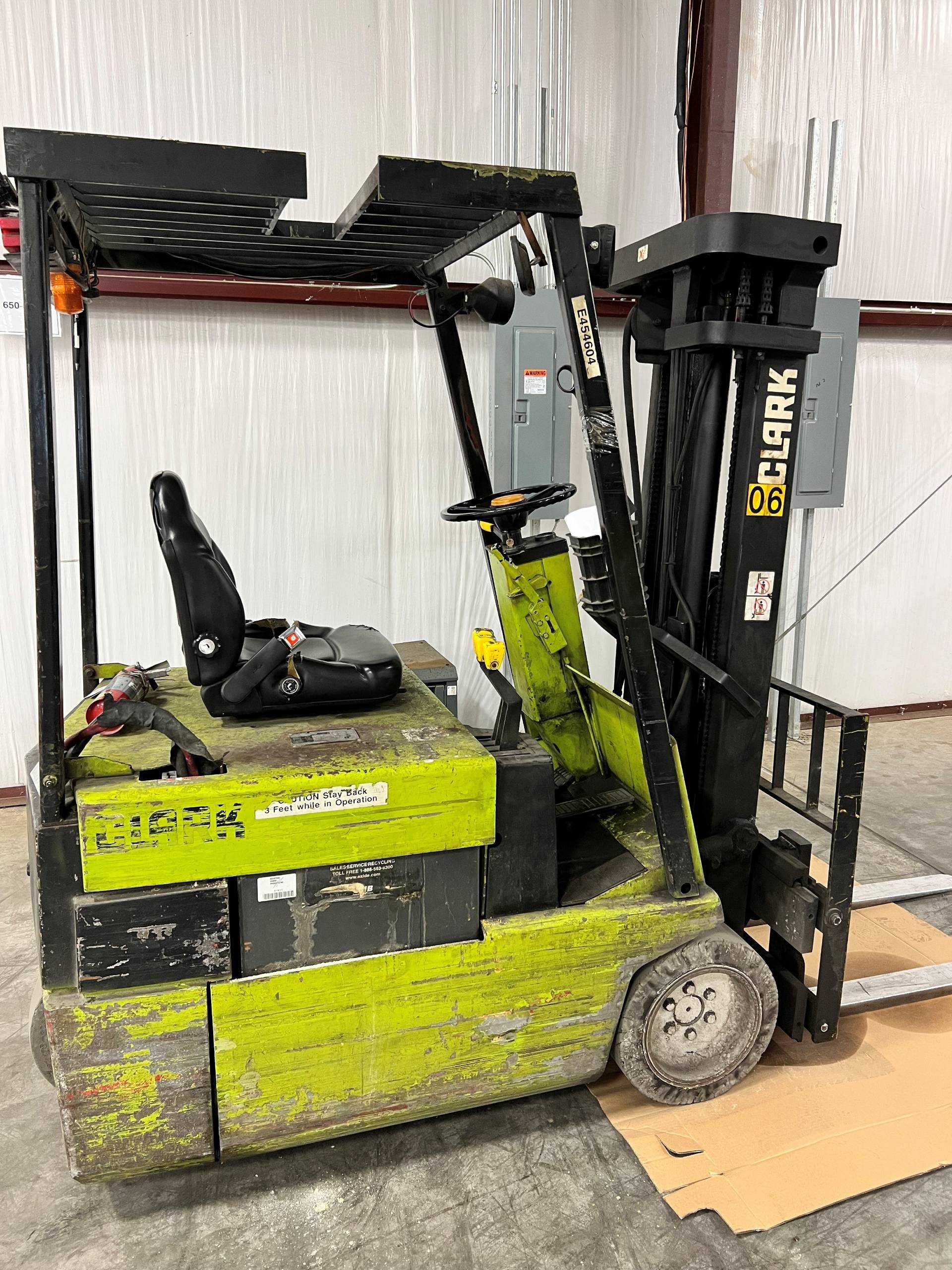 2000 CLARK TM17 TYPE E SIT-DOWN FORKLIFT - SIT-DOWN FORKLIFTS