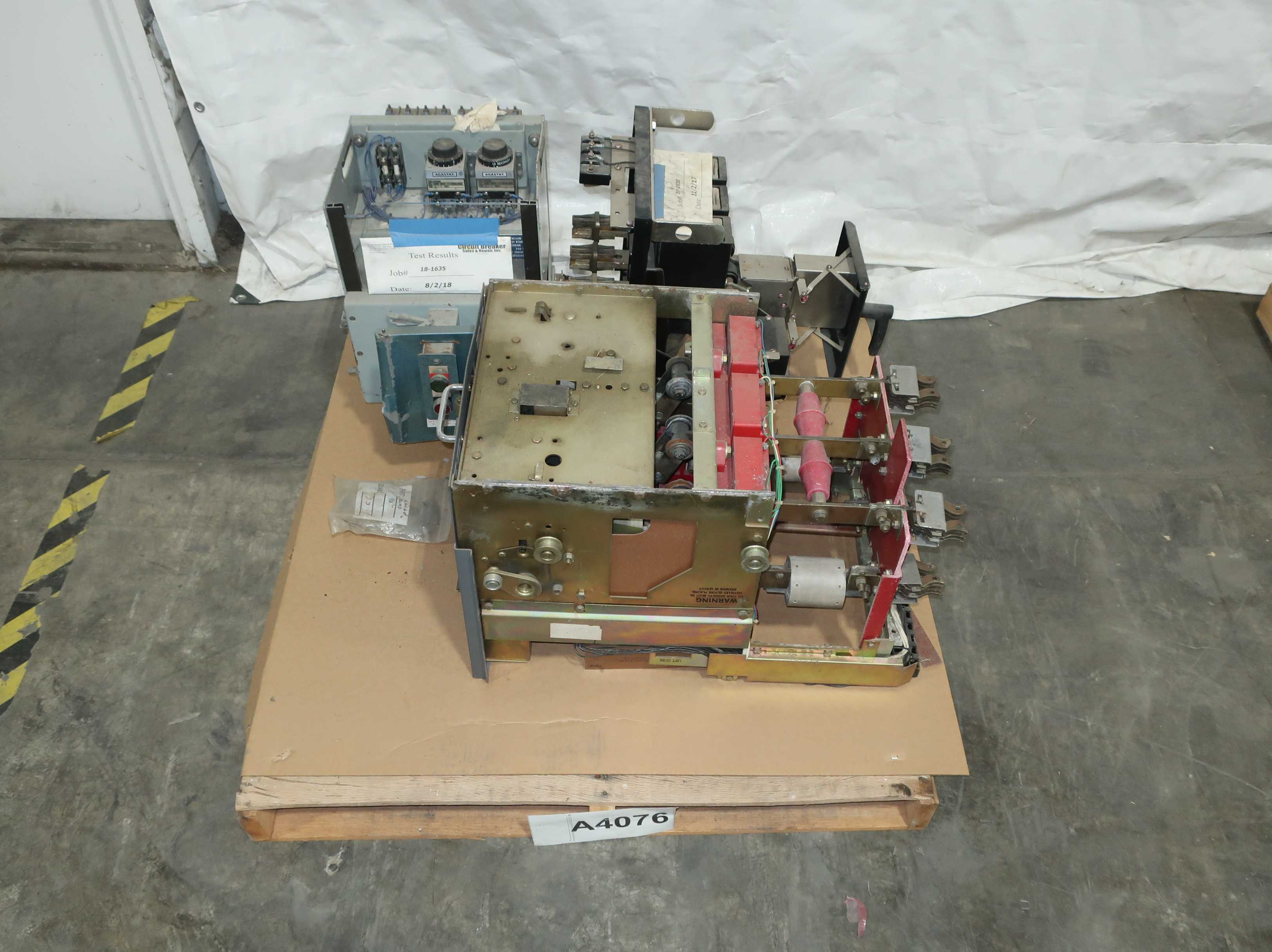 LOT OF 3 CIRCUIT BREAKERS - CIRCUIT BREAKERS