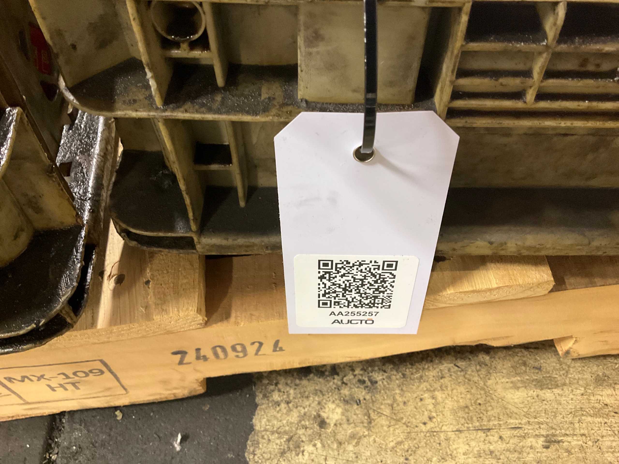 BULK QTY OF INDUSTRIAL PARTS - INDUSTRIAL PARTS