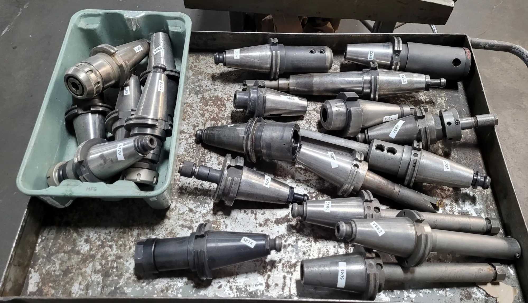 LOT OF 20 CAT 50 TOOL HOLDERS, UNIVERSAL, GTI, KENNAMETAL, COMMAND, SECO, SANDVIK, LYNDEX - MACHINING TOOLING & PARTS
