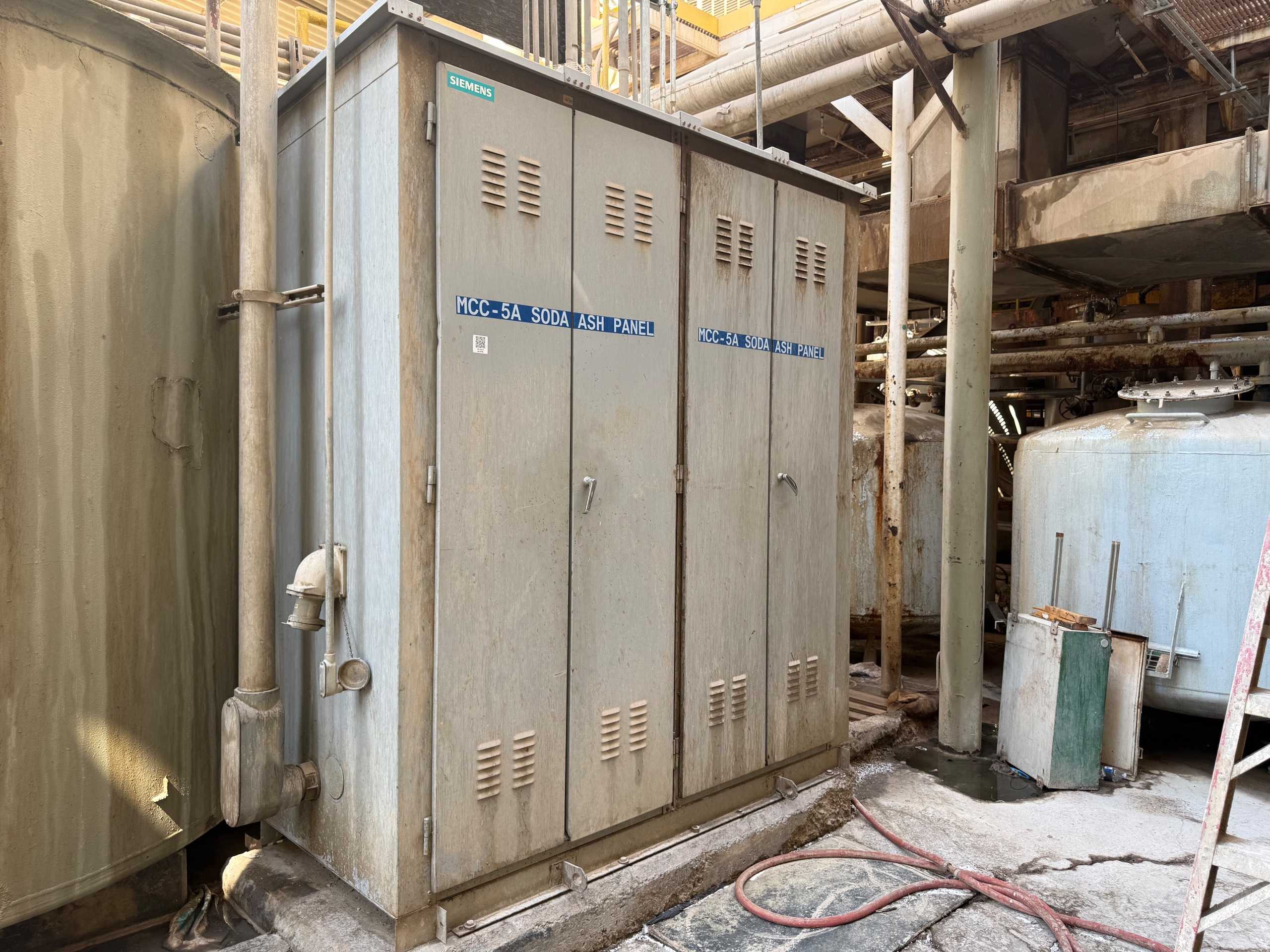 BULK QTY OF SIEMENS MCC, 4 SECTIONS - MOTOR CONTROL CENTERS