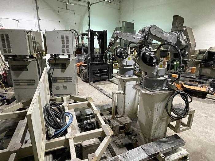 2008 YASKAWA EA1400N ROBOTIC MIG WELDING CELL, 3KG PAYLOAD, 1390MM REACH, DUAL NX100 CONTROLLERS - ARTICULATED ROBOTS