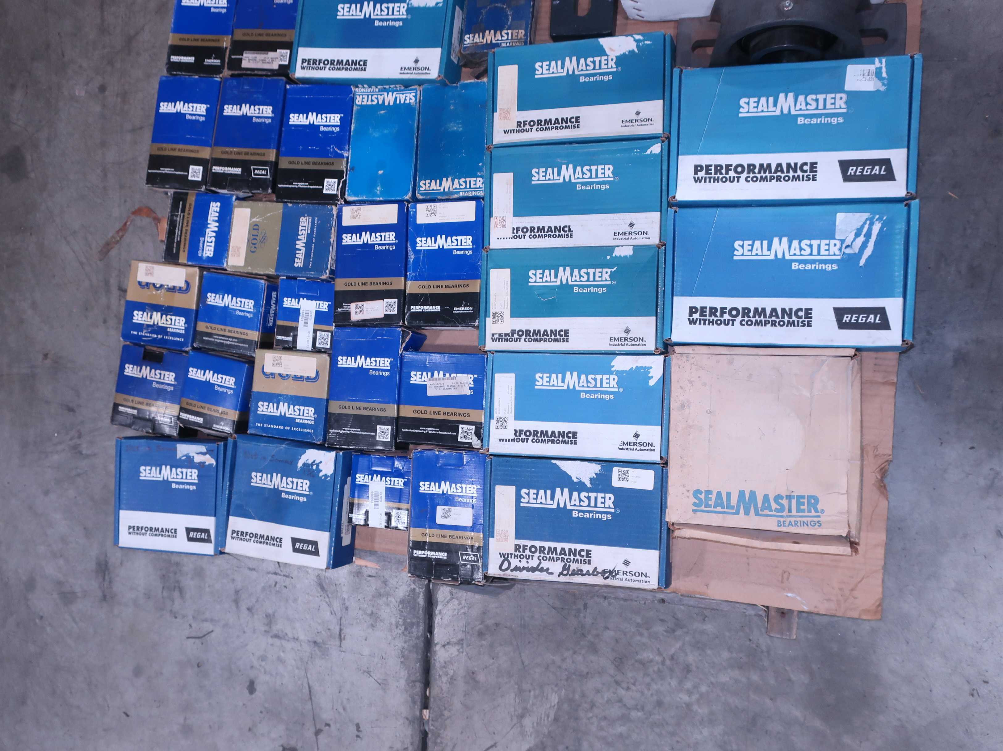 SKU 1735936 - PALLET OF ASSORTED SEAL MASTER BEARINGS, MOUNTED AND HOUSINGS - BEARINGS