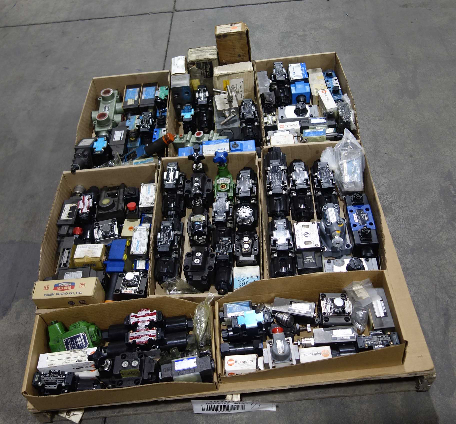 PALLET OF  OF HYDRAULIC VALVES - HYDRAULIC VALVE