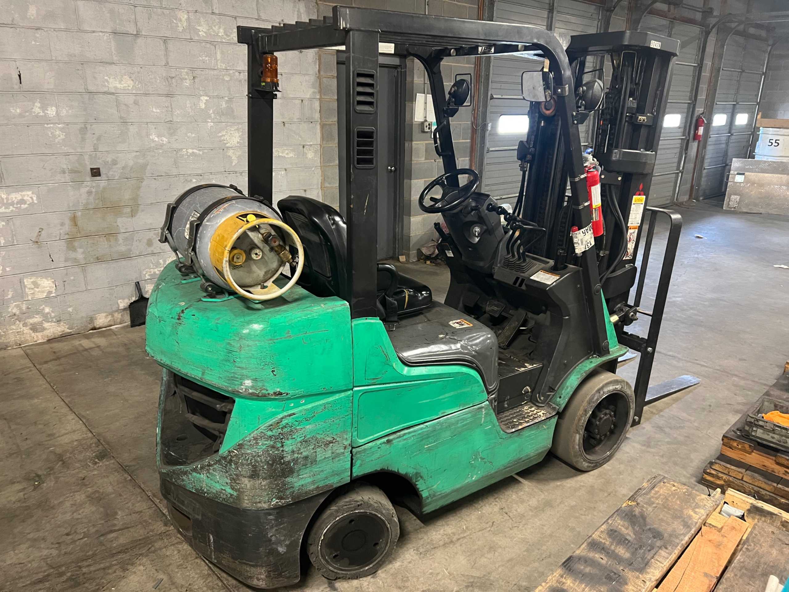 MITSUBISHI FGC30N SIT-DOWN FORKLIFT -