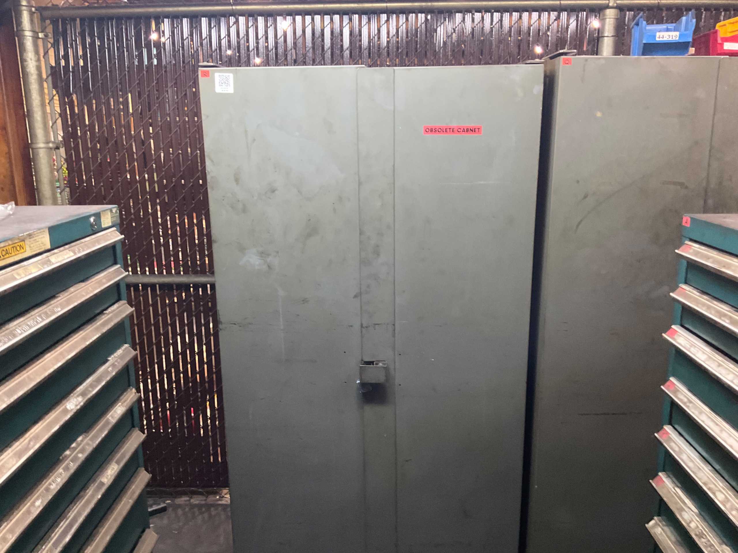 FREESTANDING STORAGE CABINET - FREE STANDING STORAGE CABINET