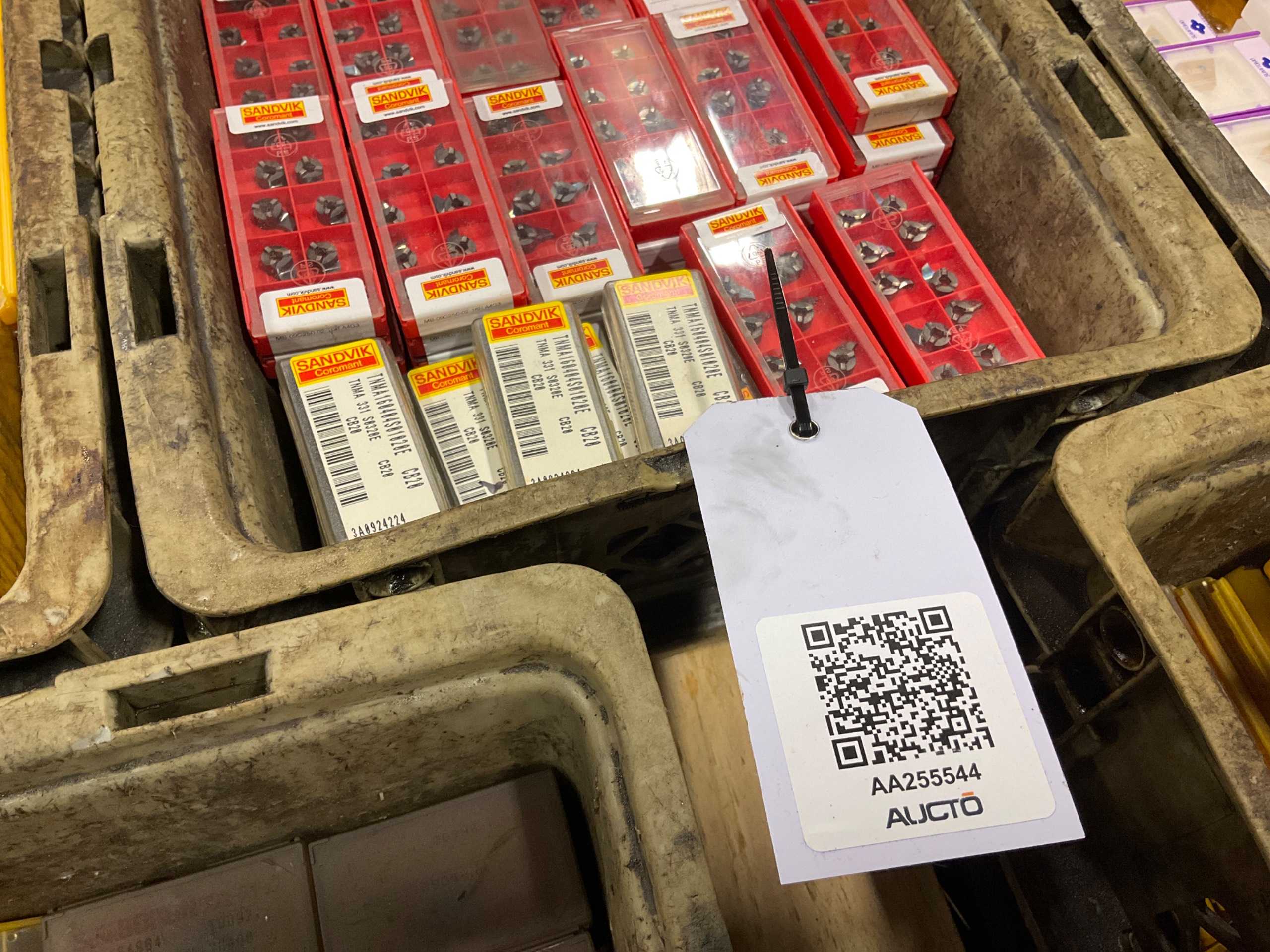 BULK QTY OF INDEXABLE CARBIDE INSERTS - INDUSTRIAL PARTS
