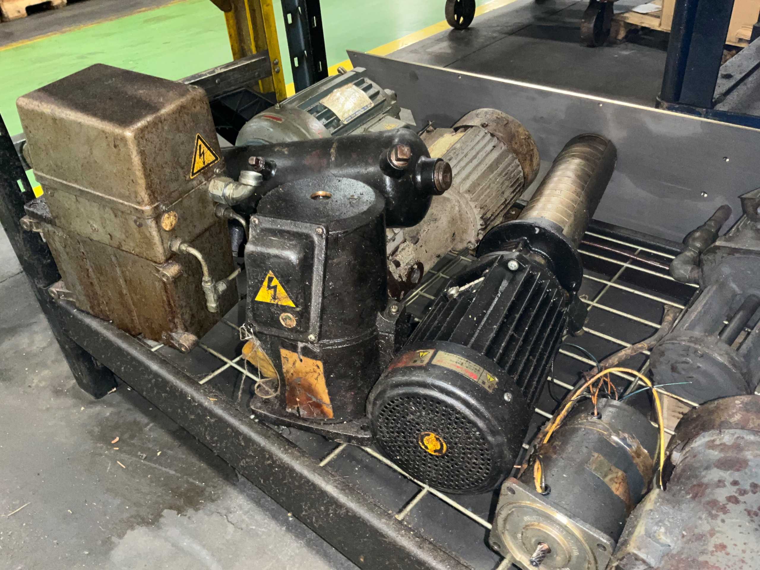 BULK QTY OF INDUSTRIAL PARTS - INDUSTRIAL PARTS
