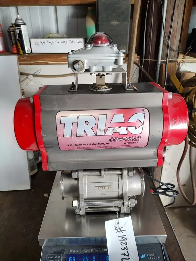 TRIAC 2R500SR ACTUATOR WITH APL-210N LIMIT SWITCH BOX - undefined