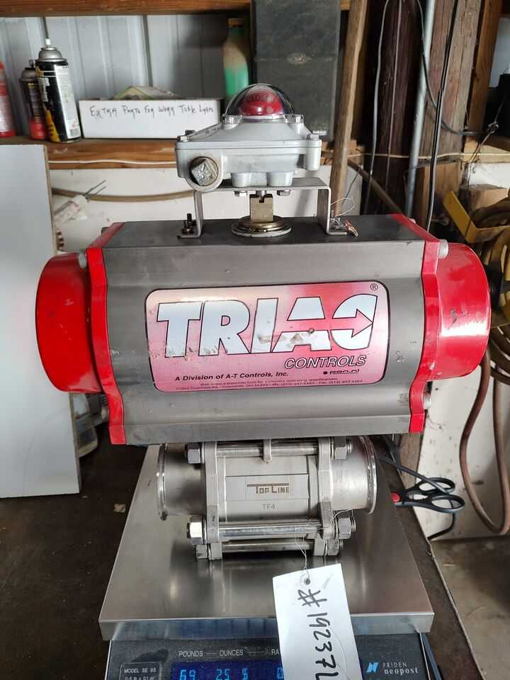 TRIAC 2R500SR ACTUATOR WITH APL-210N LIMIT SWITCH BOX - AUTOMATION & CONTROLS