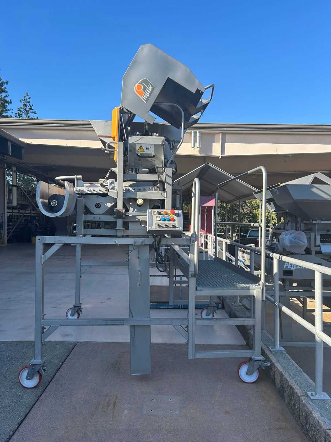 2010 PELLENC SP WINERY GRAPE DESTEMMER AND SORTER - FOOD & BEVERAGE